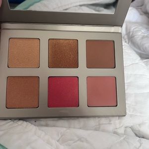 Icon is London blaze chaser face palette